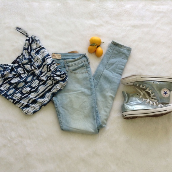 Hollister | Light Wash Skinny Jeans | Size 1S - Picture 5 of 7